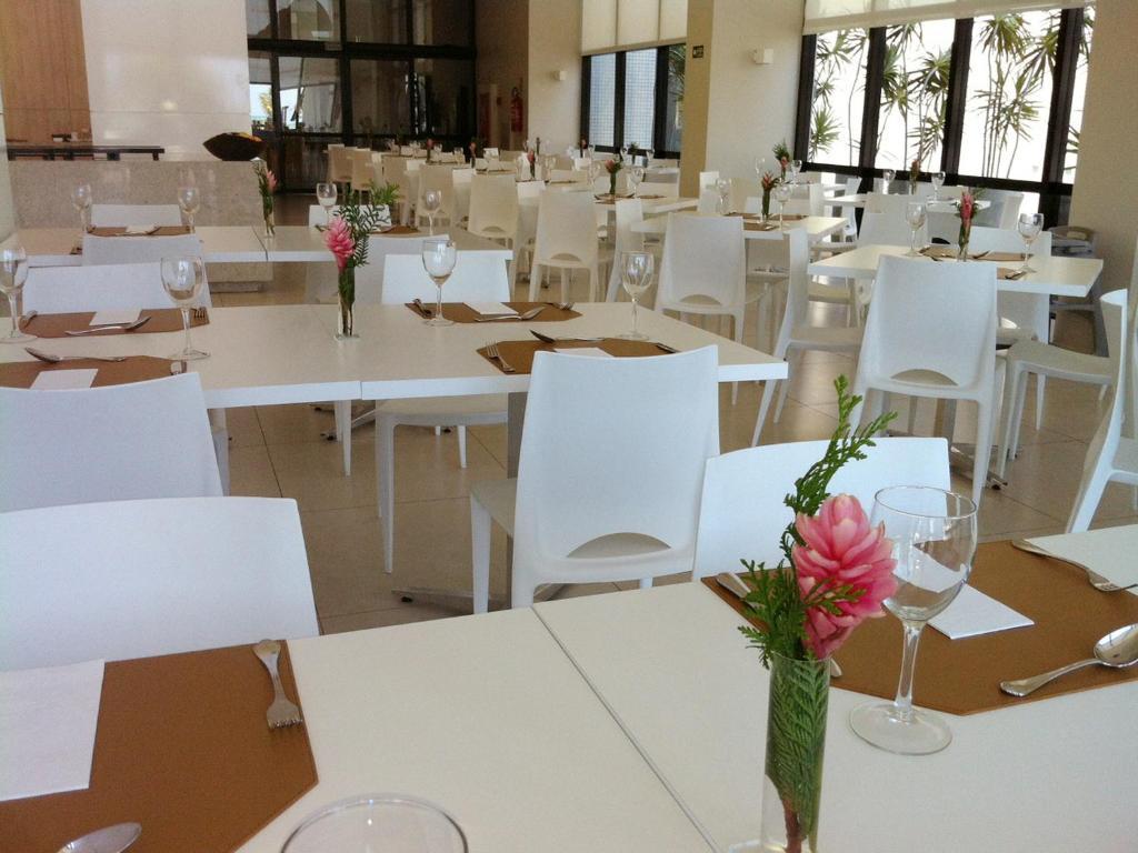 Meridiano Hotel Maceio  Ngoại thất bức ảnh The dining room at the 2012 conference